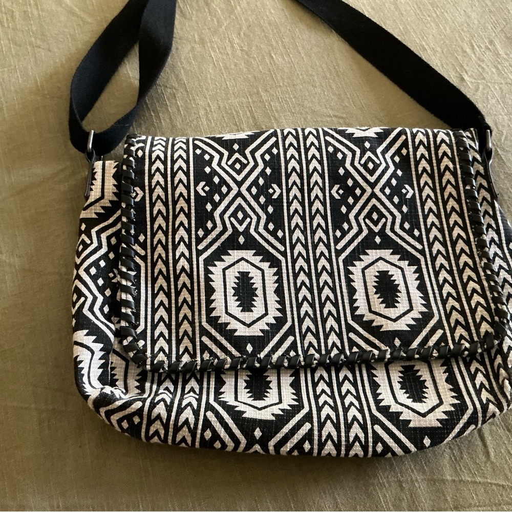 Mossimo Co. Black and white Aztec print crossover bag